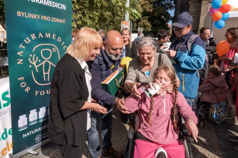 Bohuslav Větrovský při setkání s návštěvníky akce Život dětem